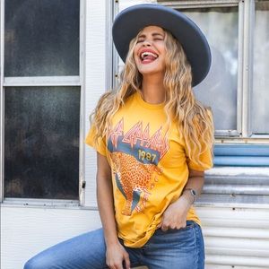 Life Clothing Def Leppard Band T Womens Small